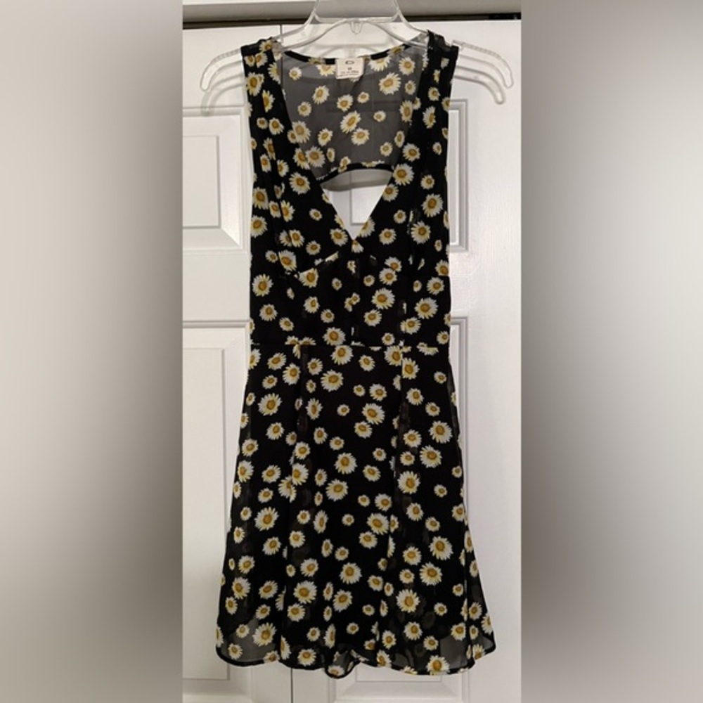 Pins & Needles Urban Outfitters Women Black Daisy Cutout Back Dress EUC XS #1941